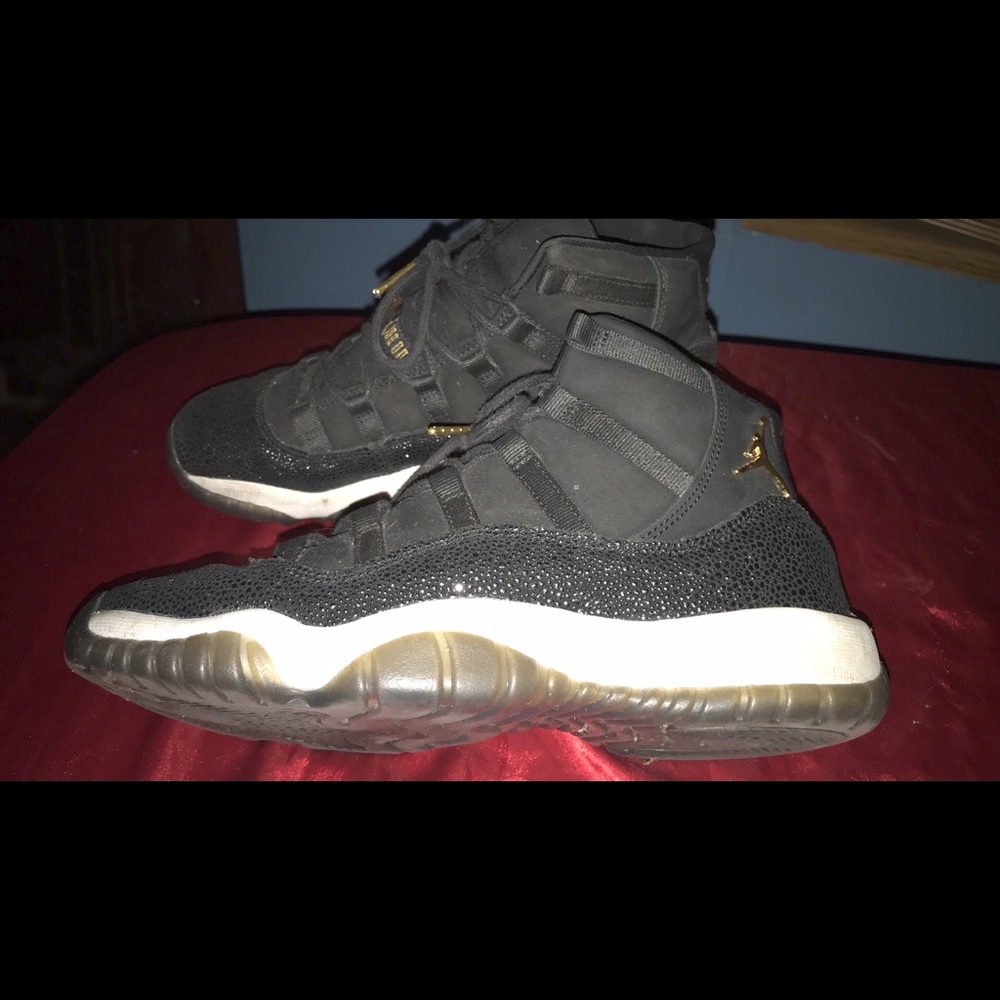 Shoes - Picture 2 of 4